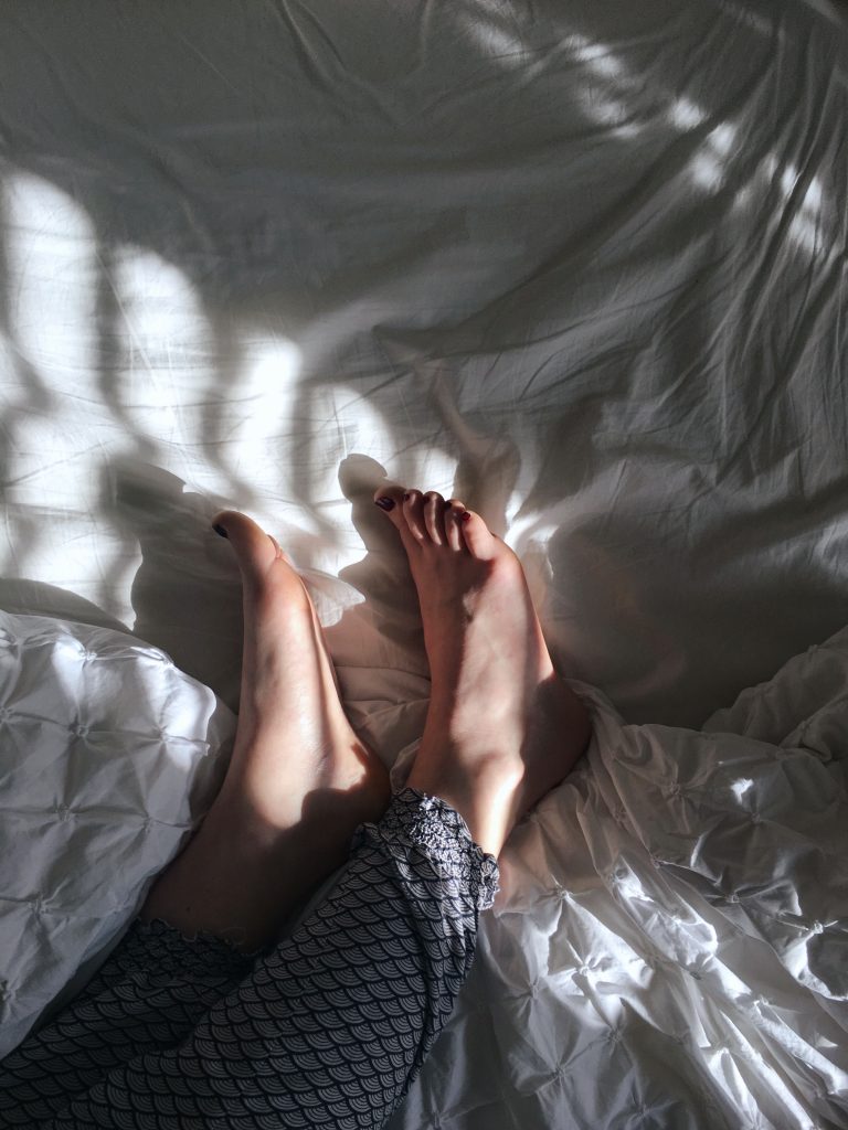 Photography. Feet in the morning light